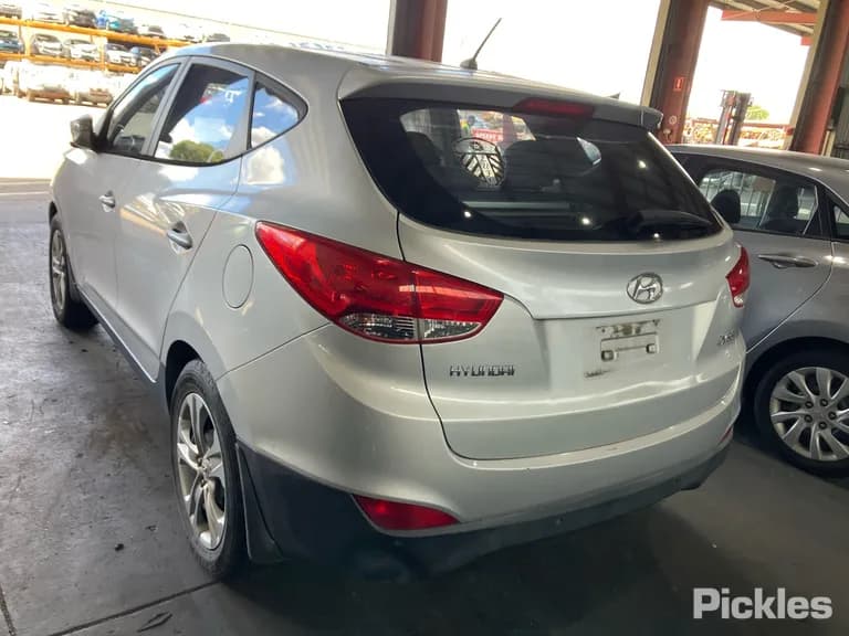 2011 Hyundai ix35 Used VIN KMHJT81BMBU321385 – rear exterior 2011 Hyundai ix35 Used VIN KMHJT81BMBU321385 – rear exterior