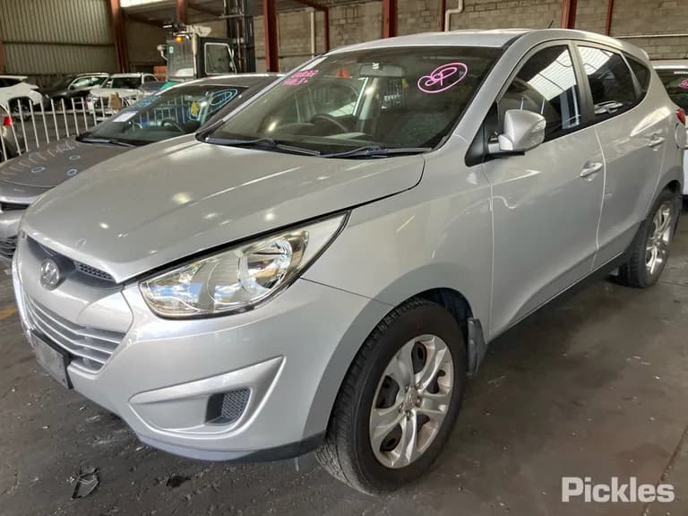 2011 Hyundai ix35 Used VIN KMHJT81BMBU321385 – side profile 2011 Hyundai ix35 Used VIN KMHJT81BMBU321385 – side profile