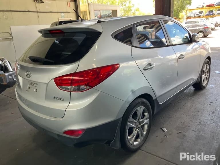 2011 Hyundai ix35 Used VIN KMHJT81BMBU321385 – photo 12 2011 Hyundai ix35 Used VIN KMHJT81BMBU321385 – photo 12