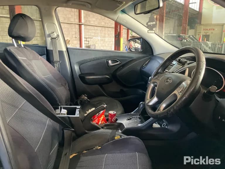 2012 Hyundai ix35 Used VIN KMHJU81VSCU469322 – photo 12 2012 Hyundai ix35 Used VIN KMHJU81VSCU469322 – photo 12