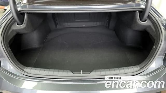 2025 Hyundai Sonata The Edge Hybrid (DN8) Premium Sold VIN KMHL141JBSA139550 – trunk area 2025 Hyundai Sonata The Edge Hybrid (DN8) Premium Sold VIN KMHL141JBSA139550 – trunk area