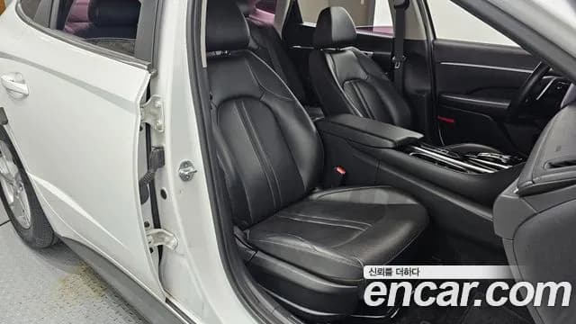2020 Hyundai Sonata (DN8) 2.0 LPG(rental car) Sold VIN KMHL341DBLA008517 – interior seats 2020 Hyundai Sonata (DN8) 2.0 LPG(rental car) Sold VIN KMHL341DBLA008517 – interior seats
