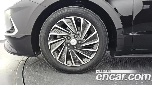 2020 Hyundai Sonata Hybrid (DN8) Inspiration Sold VIN KMHL341JBLA007932 – side profile 2020 Hyundai Sonata Hybrid (DN8) Inspiration Sold VIN KMHL341JBLA007932 – side profile