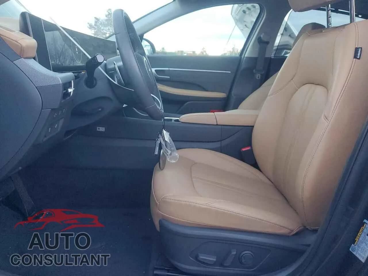 2025 HYUNDAI SONATA Damaged VIN KMHL54JJ1SA109508 – exterior detail 2025 HYUNDAI SONATA Damaged VIN KMHL54JJ1SA109508 – exterior detail