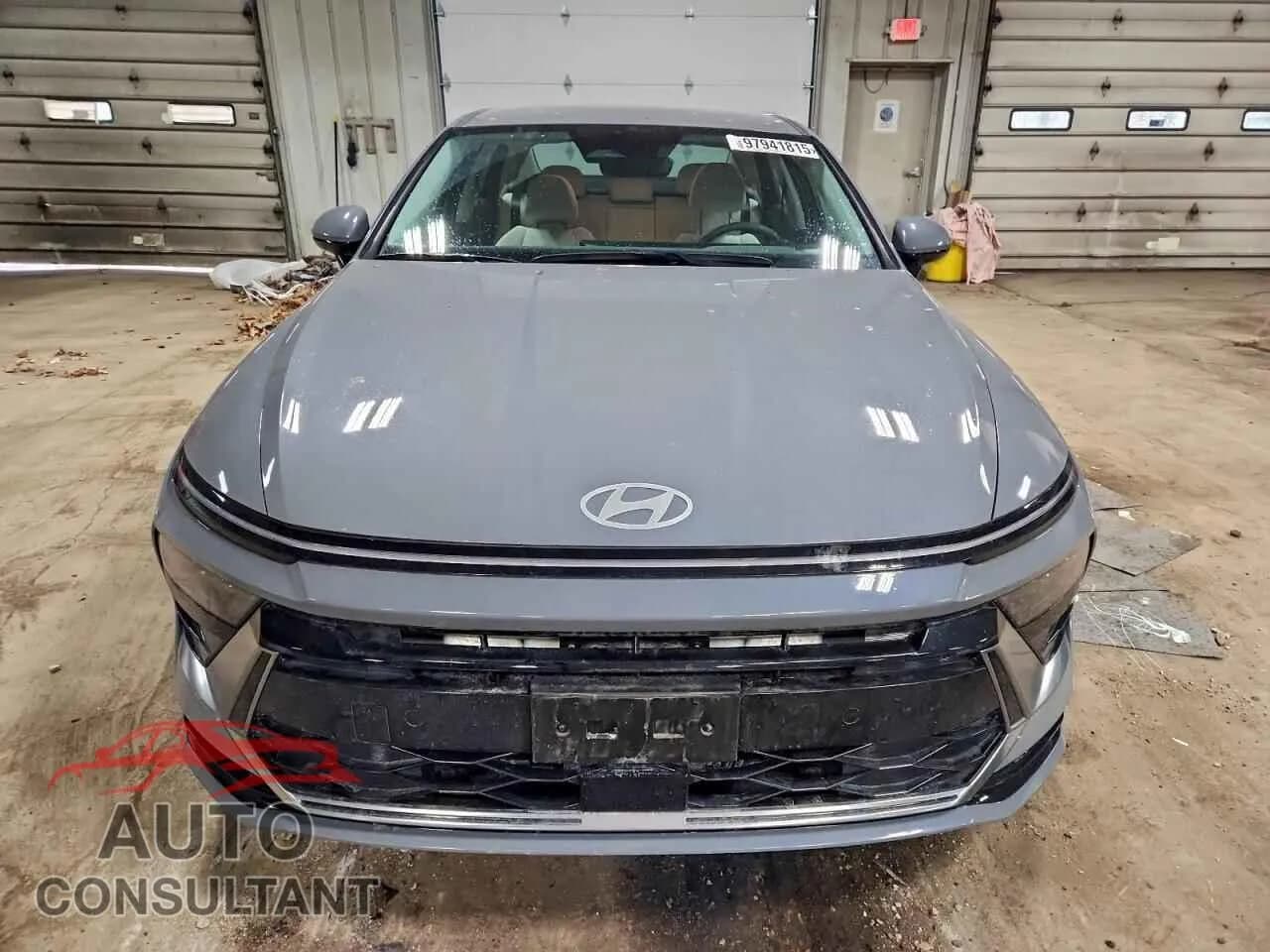 2024 HYUNDAI SONATA Damaged VIN KMHL64JAXRA396984 – interior seats 2024 HYUNDAI SONATA Damaged VIN KMHL64JAXRA396984 – interior seats