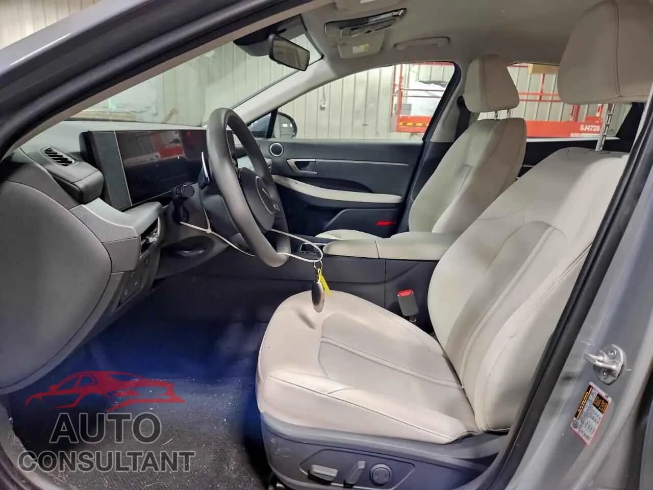 2024 HYUNDAI SONATA Damaged VIN KMHL64JAXRA396984 – exterior detail 2024 HYUNDAI SONATA Damaged VIN KMHL64JAXRA396984 – exterior detail