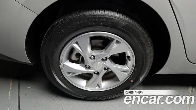 2021 Hyundai Avante (CN7) 1.6 Sold VIN KMHLM41EEMU030972 – trunk area 2021 Hyundai Avante (CN7) 1.6 Sold VIN KMHLM41EEMU030972 – trunk area