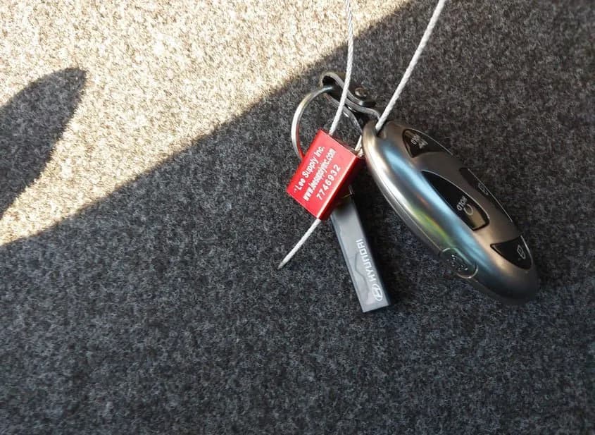 2024 HYUNDAI Elantra Used VIN KMHLM4DG8RU837015 – rear exterior 2024 HYUNDAI Elantra Used VIN KMHLM4DG8RU837015 – rear exterior