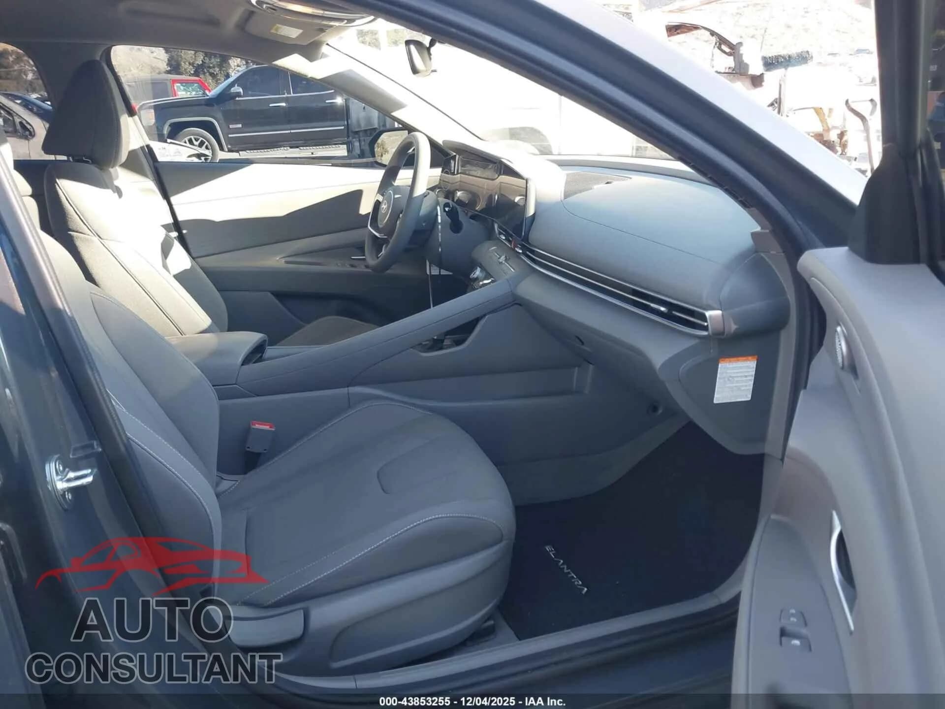 2024 HYUNDAI ELANTRA HYBRID Damaged VIN KMHLM4DJ7RU107964 – interior seats 2024 HYUNDAI ELANTRA HYBRID Damaged VIN KMHLM4DJ7RU107964 – interior seats