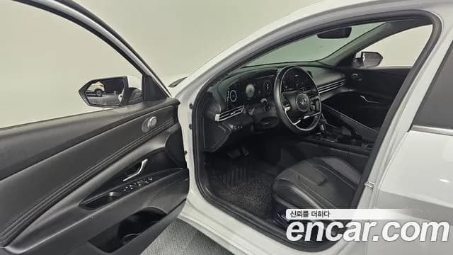 2021 Hyundai Avante (CN7) 1.6 Sold VIN KMHLR41EEMU023033 – rear exterior 2021 Hyundai Avante (CN7) 1.6 Sold VIN KMHLR41EEMU023033 – rear exterior