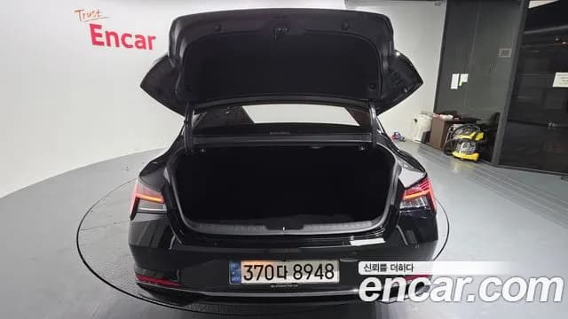 2021 Hyundai Avante Hybrid (CN7) Inspiration Sold VIN KMHLR41JGMU003813 – side profile 2021 Hyundai Avante Hybrid (CN7) Inspiration Sold VIN KMHLR41JGMU003813 – side profile