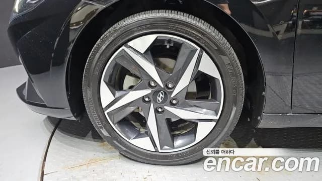 2021 Hyundai Avante Hybrid (CN7) Inspiration Sold VIN KMHLR41JGMU008528 – exterior detail 2021 Hyundai Avante Hybrid (CN7) Inspiration Sold VIN KMHLR41JGMU008528 – exterior detail