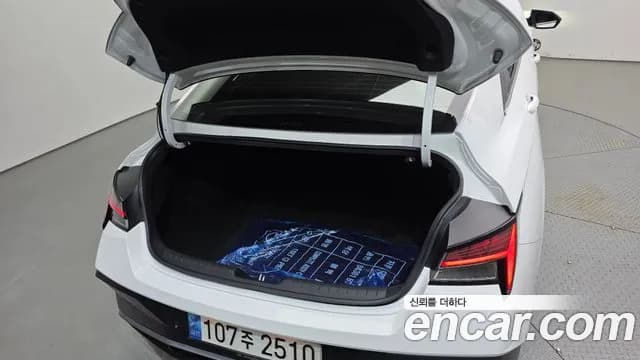 2024 Hyundai The New Avante Hybrid (CN7) Inspiration Sold VIN KMHLR41JGRU075193 – exterior detail 2024 Hyundai The New Avante Hybrid (CN7) Inspiration Sold VIN KMHLR41JGRU075193 – exterior detail