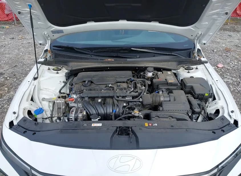 2024 HYUNDAI Elantra Used VIN KMHLS4DG1RU832373 – exterior detail 2024 HYUNDAI Elantra Used VIN KMHLS4DG1RU832373 – exterior detail