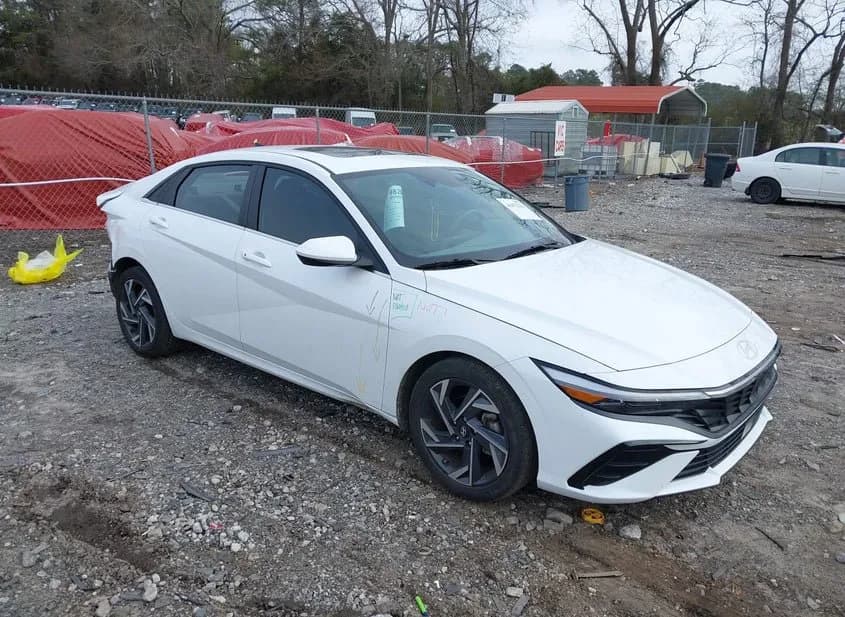 2024 HYUNDAI Elantra Used VIN KMHLS4DG1RU832373 – trunk area 2024 HYUNDAI Elantra Used VIN KMHLS4DG1RU832373 – trunk area