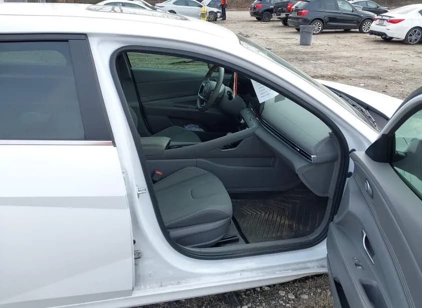 2024 HYUNDAI Elantra Used VIN KMHLS4DG1RU832373 – odometer reading 2024 HYUNDAI Elantra Used VIN KMHLS4DG1RU832373 – odometer reading