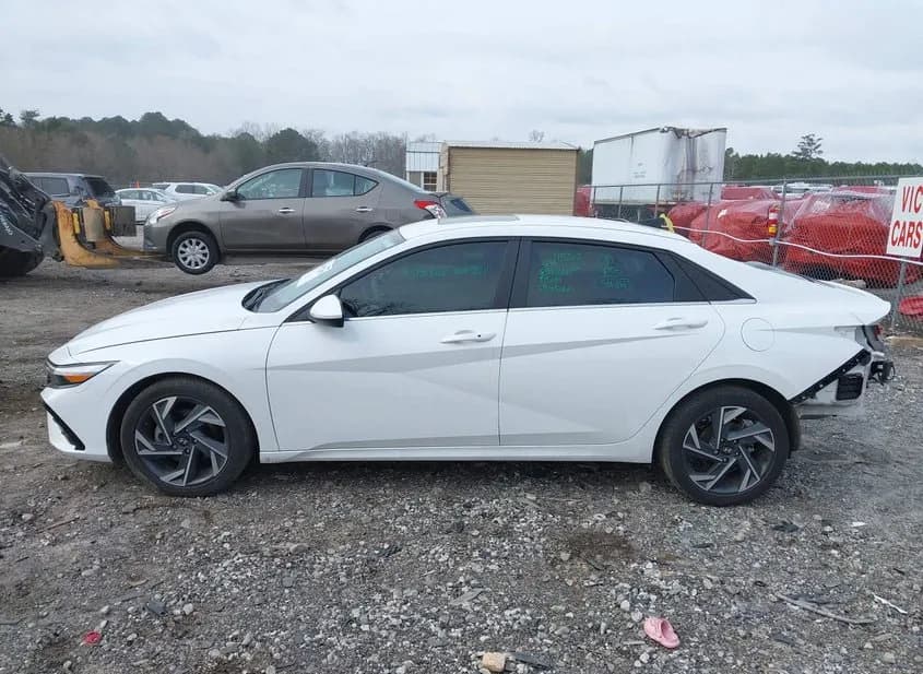 2024 HYUNDAI Elantra Used VIN KMHLS4DG1RU832373 – photo 11 2024 HYUNDAI Elantra Used VIN KMHLS4DG1RU832373 – photo 11