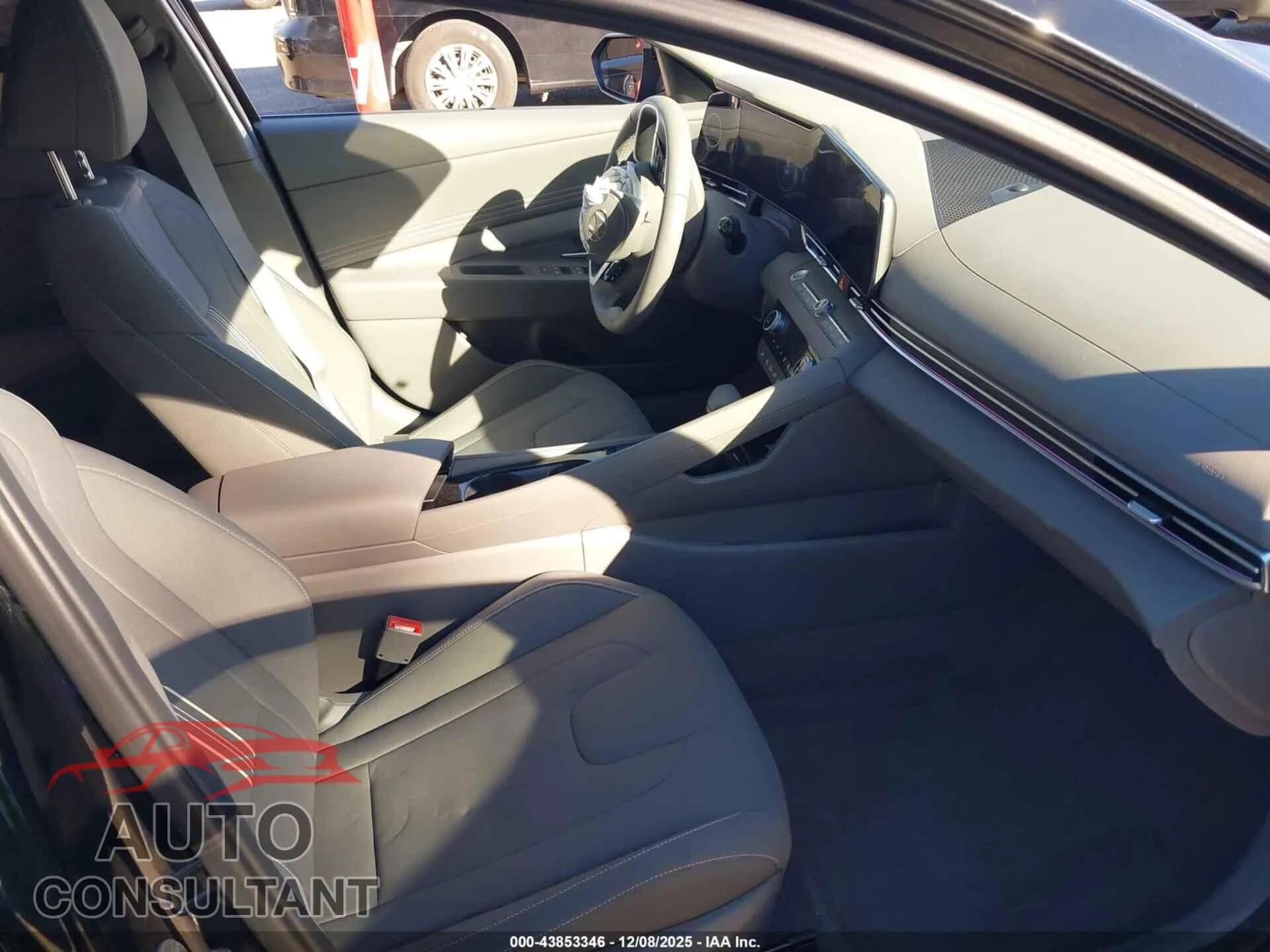 2025 HYUNDAI ELANTRA Damaged VIN KMHLS4DG9SU939869 – interior seats 2025 HYUNDAI ELANTRA Damaged VIN KMHLS4DG9SU939869 – interior seats