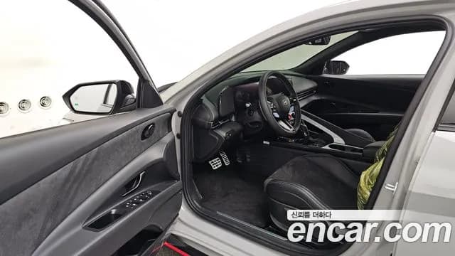 2025 Hyundai The New Avante (CN7) 2.0 N Sold VIN KMHLW41KGSU027549 – interior seats 2025 Hyundai The New Avante (CN7) 2.0 N Sold VIN KMHLW41KGSU027549 – interior seats
