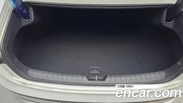 2023 Hyundai Grandeur Hybrid (GN7) Premium Sold VIN KMHN1411BPA020395 – trunk area 2023 Hyundai Grandeur Hybrid (GN7) Premium Sold VIN KMHN1411BPA020395 – trunk area
