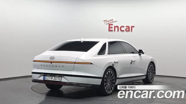 2023 Hyundai Grandeur Hybrid (GN7) Calligraphy Sold VIN KMHN3411BPA039661 – dashboard 2023 Hyundai Grandeur Hybrid (GN7) Calligraphy Sold VIN KMHN3411BPA039661 – dashboard