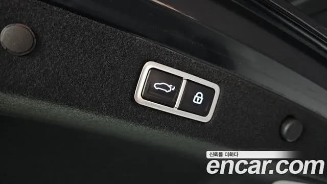 2023 Hyundai Grandeur Hybrid (GN7) Calligraphy Sold VIN KMHN3411BPA057567 – interior seats 2023 Hyundai Grandeur Hybrid (GN7) Calligraphy Sold VIN KMHN3411BPA057567 – interior seats