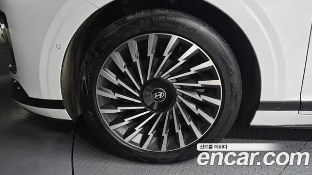 2023 Hyundai Grandeur Hybrid (GN7) Calligraphy Sold VIN KMHN3411BPA060523 – exterior detail 2023 Hyundai Grandeur Hybrid (GN7) Calligraphy Sold VIN KMHN3411BPA060523 – exterior detail