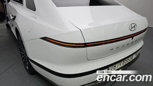 2024 Hyundai Grandeur Hybrid (GN7) Calligraphy Sold VIN KMHN3411BRA073158 – exterior detail 2024 Hyundai Grandeur Hybrid (GN7) Calligraphy Sold VIN KMHN3411BRA073158 – exterior detail