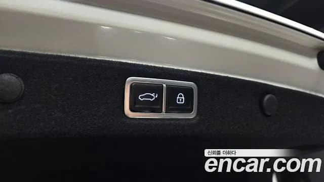 2023 Hyundai Grandeur (GN7) 3.5 LPG 2WD (Taxi) Sold VIN KMHN341FBPA052363 – trunk area 2023 Hyundai Grandeur (GN7) 3.5 LPG 2WD (Taxi) Sold VIN KMHN341FBPA052363 – trunk area
