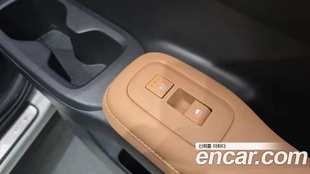 2025 Hyundai Santa Fe (MX5) Gasoline 2.5T 4WD Sold VIN KMHP381LHSU043414 – interior seats 2025 Hyundai Santa Fe (MX5) Gasoline 2.5T 4WD Sold VIN KMHP381LHSU043414 – interior seats