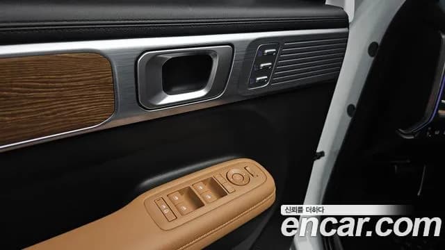 2025 Hyundai Santa Fe (MX5) Gasoline 2.5T 4WD Sold VIN KMHP381LHSU048165 – trunk area 2025 Hyundai Santa Fe (MX5) Gasoline 2.5T 4WD Sold VIN KMHP381LHSU048165 – trunk area