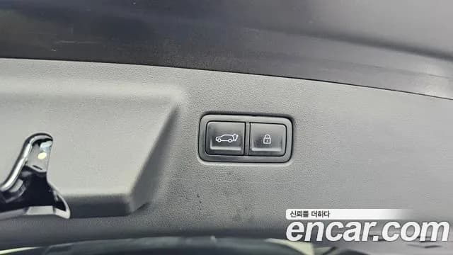 2024 Hyundai Santa Fe (MX5) Gasoline 2.5T 4WD Sold VIN KMHP581LHRU028173 – interior seats 2024 Hyundai Santa Fe (MX5) Gasoline 2.5T 4WD Sold VIN KMHP581LHRU028173 – interior seats