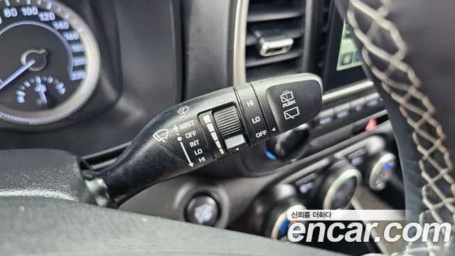 2020 Hyundai Venue 1.6 Modern Sold VIN KMHRB813ELU001378 – interior seats 2020 Hyundai Venue 1.6 Modern Sold VIN KMHRB813ELU001378 – interior seats