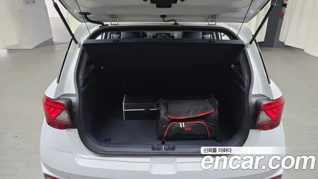 2020 Hyundai Venue 1.6 Modern Sold VIN KMHRB813ELU043003 – interior seats 2020 Hyundai Venue 1.6 Modern Sold VIN KMHRB813ELU043003 – interior seats