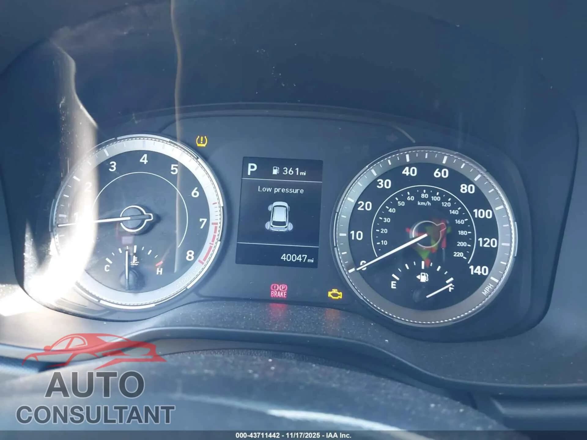 2022 HYUNDAI VENUE Damaged VIN KMHRB8A38NU142942 – exterior detail 2022 HYUNDAI VENUE Damaged VIN KMHRB8A38NU142942 – exterior detail