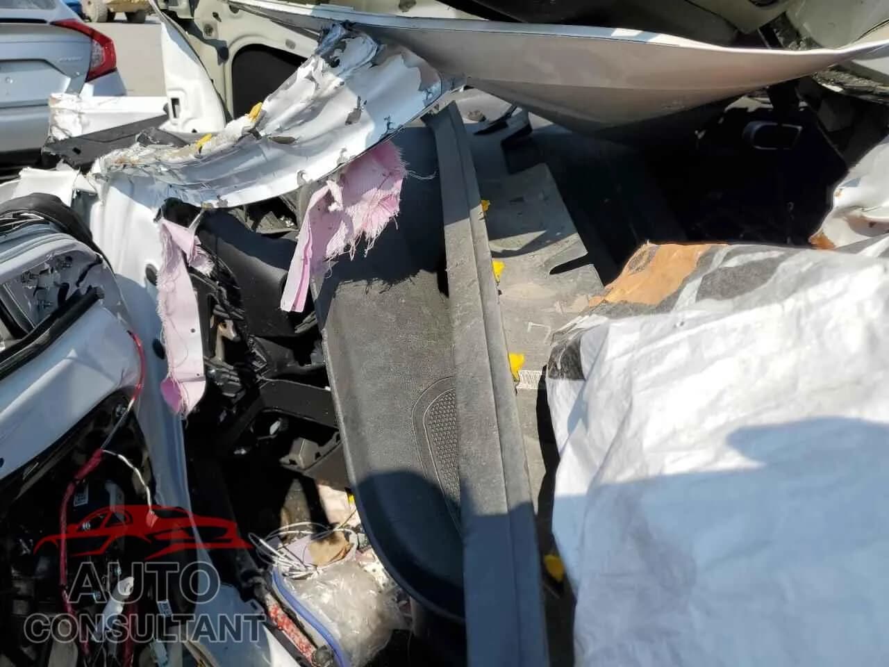 2020 HYUNDAI VENUE Damaged VIN KMHRC8A37LU025816 – undercarriage 2020 HYUNDAI VENUE Damaged VIN KMHRC8A37LU025816 – undercarriage