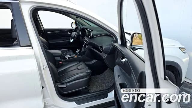 2019 Hyundai Santa Fe TM Diesel 2.0 2WD Sold VIN KMHS281BBKU005598 – trunk area 2019 Hyundai Santa Fe TM Diesel 2.0 2WD Sold VIN KMHS281BBKU005598 – trunk area