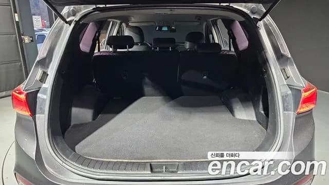 2019 Hyundai Santa Fe TM Diesel 2.0 2WD Sold VIN KMHS281BBKU061457 – trunk area 2019 Hyundai Santa Fe TM Diesel 2.0 2WD Sold VIN KMHS281BBKU061457 – trunk area