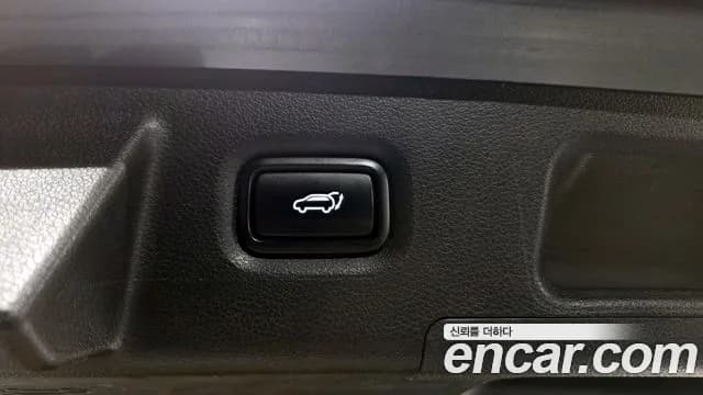 2019 Hyundai Santa Fe TM Diesel 2.0 2WD Sold VIN KMHS281BBKU133916 – trunk area 2019 Hyundai Santa Fe TM Diesel 2.0 2WD Sold VIN KMHS281BBKU133916 – trunk area