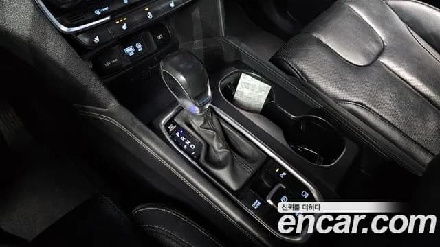 2019 Hyundai Santa Fe TM Diesel 2.0 2WD Sold VIN KMHS381BBKU002910 – trunk area 2019 Hyundai Santa Fe TM Diesel 2.0 2WD Sold VIN KMHS381BBKU002910 – trunk area