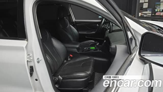 2019 Hyundai Santa Fe TM Diesel 2.0 2WD Sold VIN KMHS381BBKU111691 – trunk area 2019 Hyundai Santa Fe TM Diesel 2.0 2WD Sold VIN KMHS381BBKU111691 – trunk area