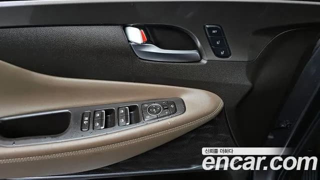 2019 Hyundai Santa Fe TM Diesel 2.2 4WD Sold VIN KMHS381CDKU068187 – trunk area 2019 Hyundai Santa Fe TM Diesel 2.2 4WD Sold VIN KMHS381CDKU068187 – trunk area
