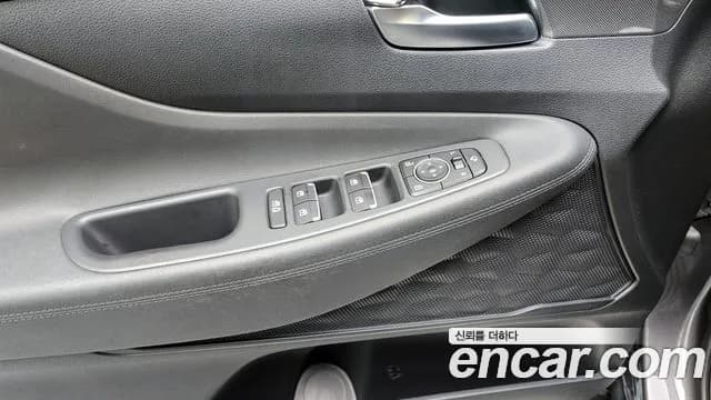 2022 Hyundai The New Santa Fe Diesel 2.2 2WD Sold VIN KMHS381HGNU419374 – exterior detail 2022 Hyundai The New Santa Fe Diesel 2.2 2WD Sold VIN KMHS381HGNU419374 – exterior detail
