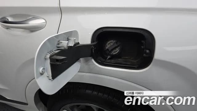 2019 Hyundai Santa Fe TM Gasoline 2.0T 2WD Sold VIN KMHS581ABKU170382 – trunk area 2019 Hyundai Santa Fe TM Gasoline 2.0T 2WD Sold VIN KMHS581ABKU170382 – trunk area