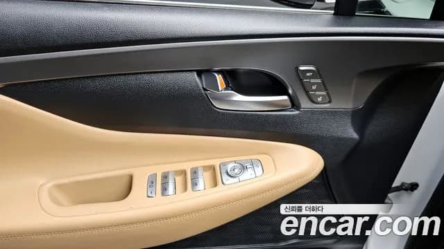 2021 Hyundai The New Santa Fe Gasoline 2.5T 4WD Sold VIN KMHS581LHMU385042 – trunk area 2021 Hyundai The New Santa Fe Gasoline 2.5T 4WD Sold VIN KMHS581LHMU385042 – trunk area