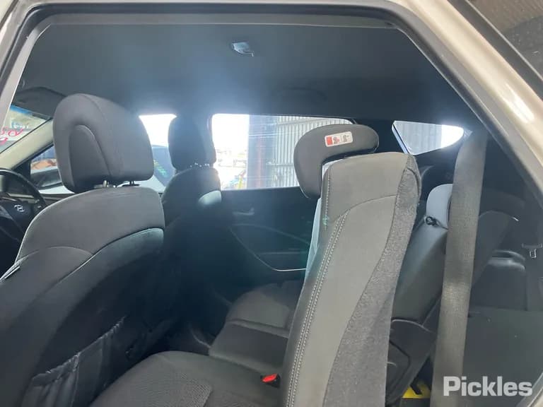 2016 Hyundai Santa Fe Used VIN KMHST81BSHU689057 – dashboard 2016 Hyundai Santa Fe Used VIN KMHST81BSHU689057 – dashboard
