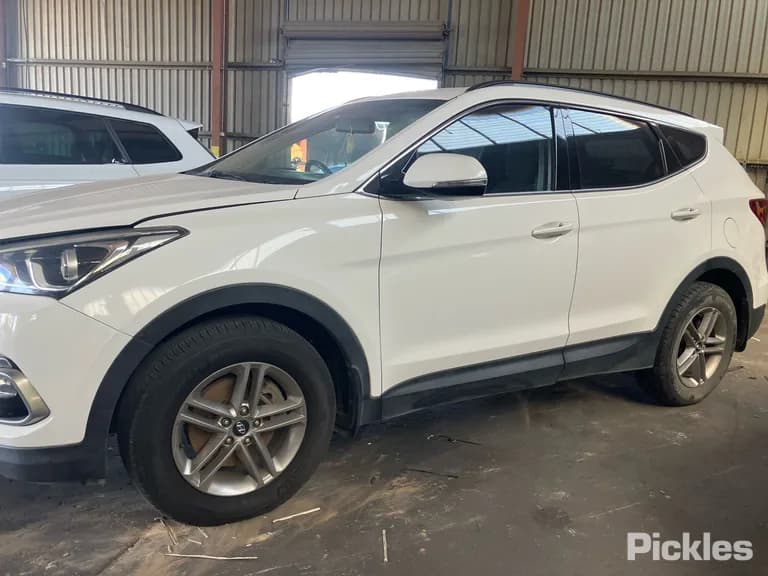 2016 Hyundai Santa Fe Used VIN KMHST81BSHU689057 – interior seats 2016 Hyundai Santa Fe Used VIN KMHST81BSHU689057 – interior seats