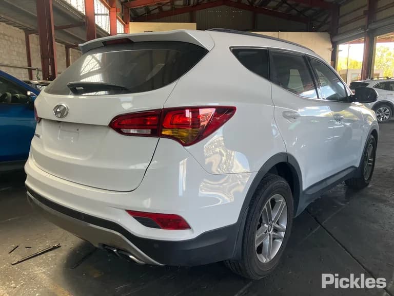 2016 Hyundai Santa Fe Used VIN KMHST81BSHU689057 – exterior detail 2016 Hyundai Santa Fe Used VIN KMHST81BSHU689057 – exterior detail