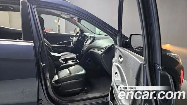 2017 Hyundai Santa Fe The Prime Diesel 2.0 2WD Sold VIN KMHSW81UBHU760517 – interior seats 2017 Hyundai Santa Fe The Prime Diesel 2.0 2WD Sold VIN KMHSW81UBHU760517 – interior seats