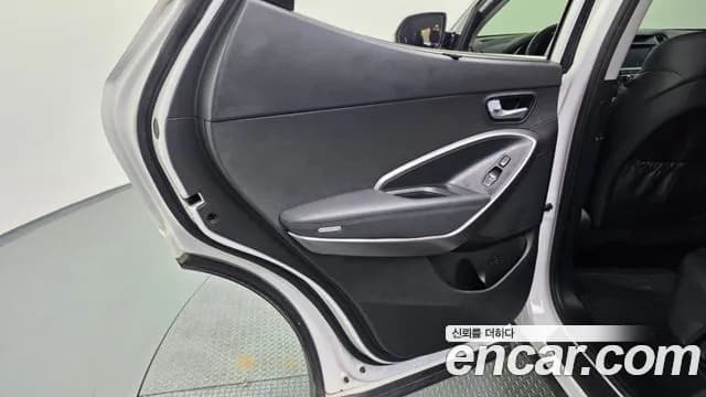 2018 Hyundai Santa Fe The Prime Diesel 2.0 2WD Sold VIN KMHSW81UBJU771118 – interior seats 2018 Hyundai Santa Fe The Prime Diesel 2.0 2WD Sold VIN KMHSW81UBJU771118 – interior seats